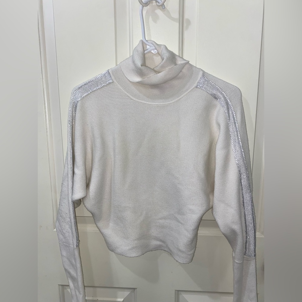 Jennifer Lopez white turtleneck with shimmery arm stripe